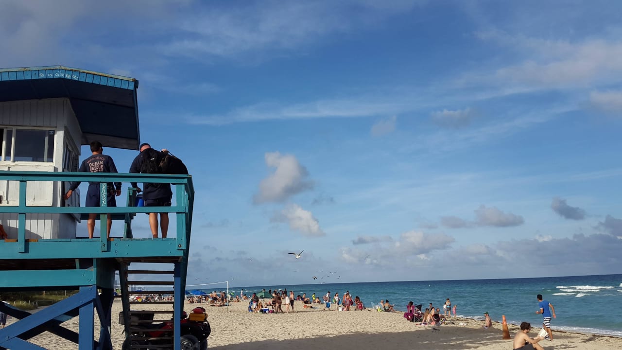 Weitläufiger Strand in der Nähe des Hotels Apartments Sorrento Villas