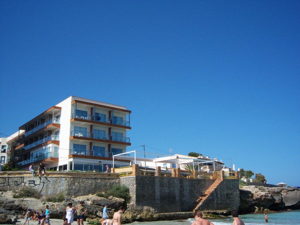 Blick vom Strand auf das Hotel Clumba Hotel Clumba