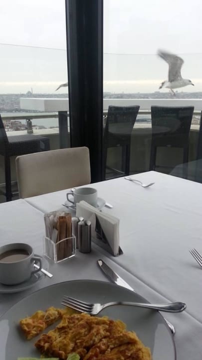 Завтрак с видом на Стамбул. Rixos Pera Istanbul