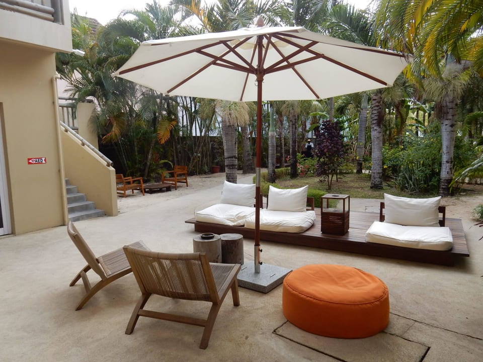 Blick in die tropische Gartenanlage Friday Attitude