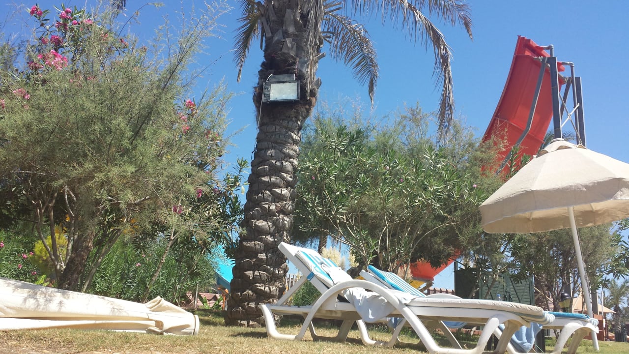 Liegen am Strand  Long Beach Alanya