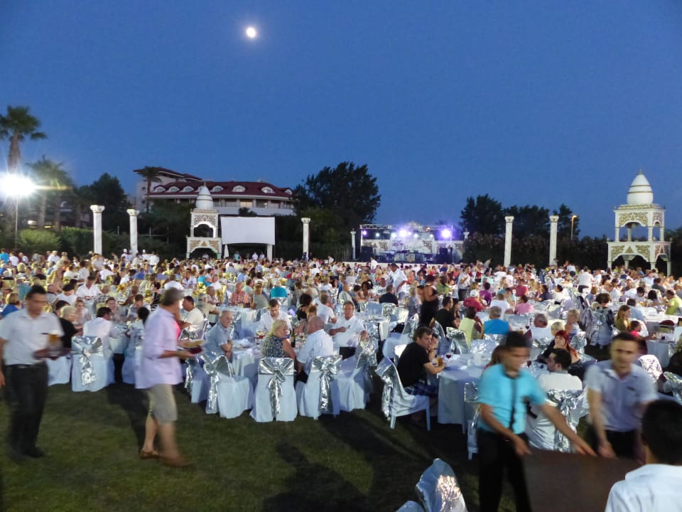 Galaabend am Sportplatz mit 1000 Gästen, Wahnsinn Alba Queen Hotel