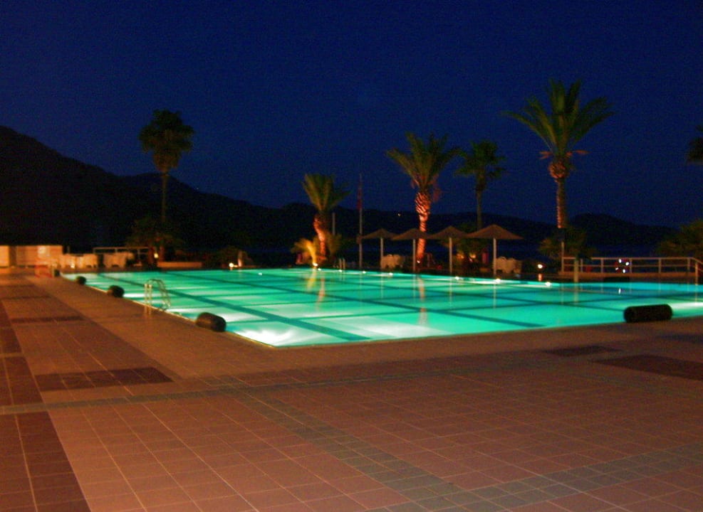 Pool am Abend Hapimag Sea Garden Resort