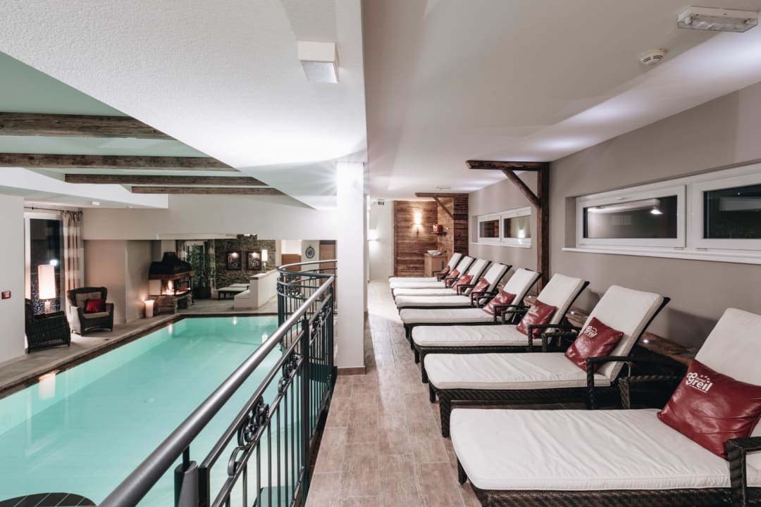 Pool DER GREIL Wein & Gourmethotel