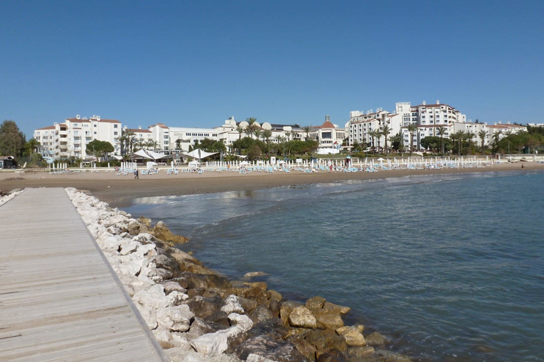 Blick auf Hotel von Strandmole PALOMA Perissia