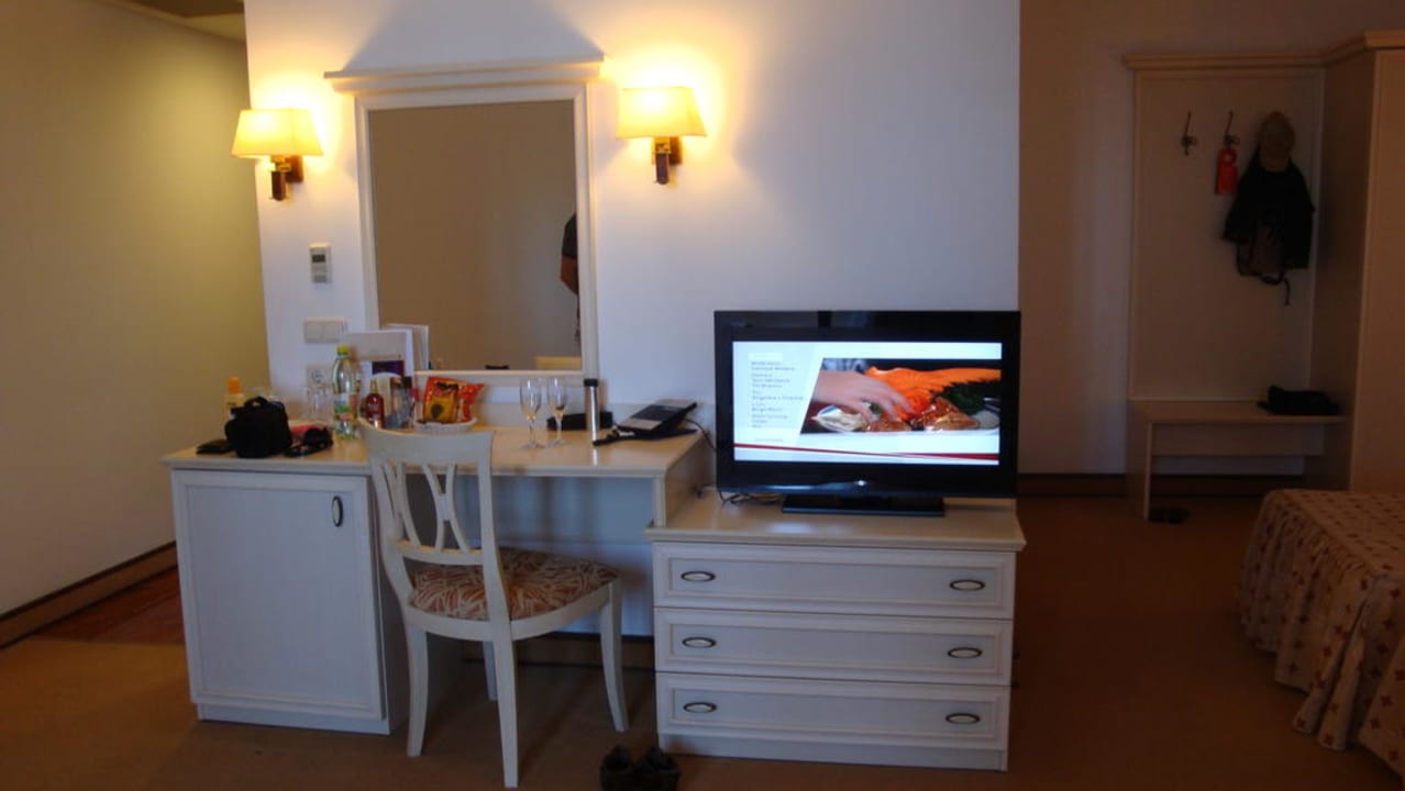 Mit Flachbildschirm Helena Sands