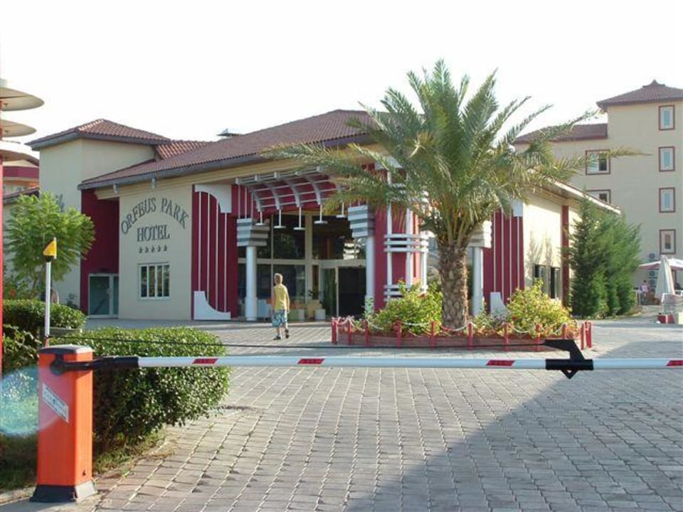 Der Eingang zum Hotel Hotel Orfeus Park