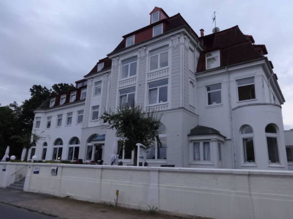 Hotelansicht von vorne Seeschloß am Kellersee