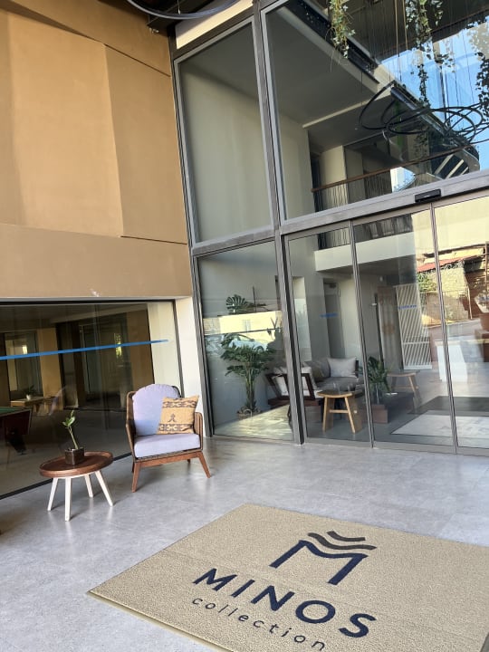 Außenansicht Minos Ambassador Suite & Spa