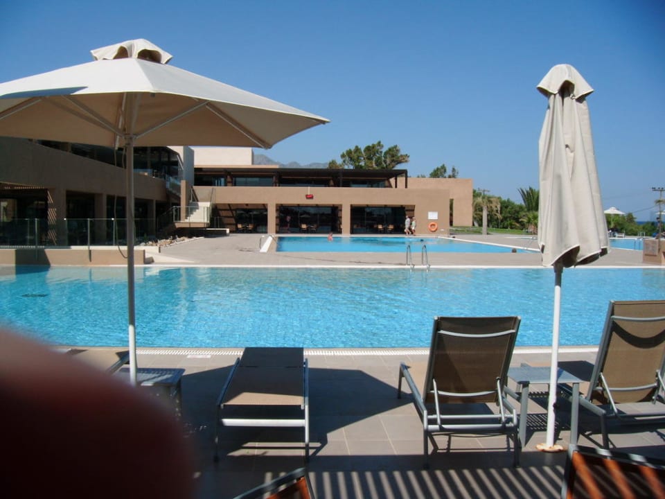 Blick von Poolbar auf Pool Atlantica Mikri Poli Kos