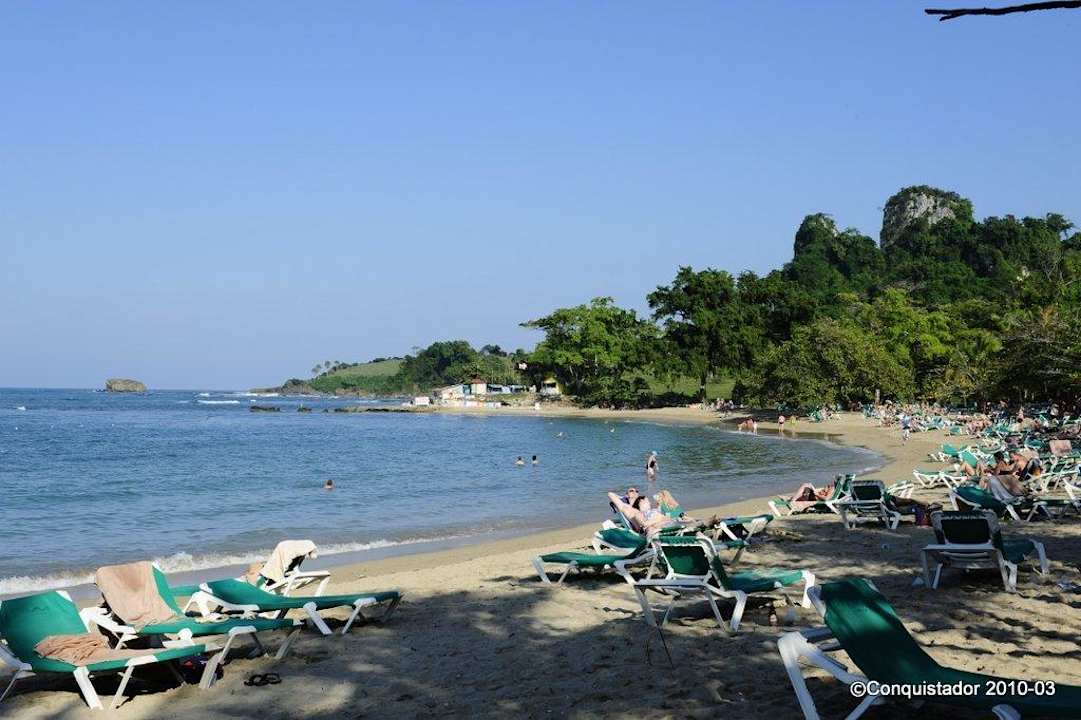 Strand Playabachata Hotel