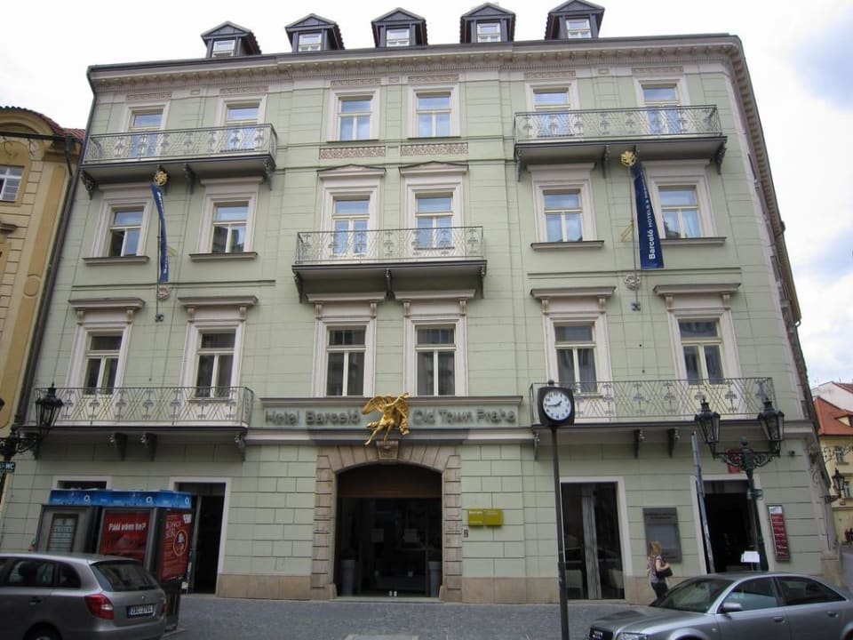 Entrance Hotel Golden Angel