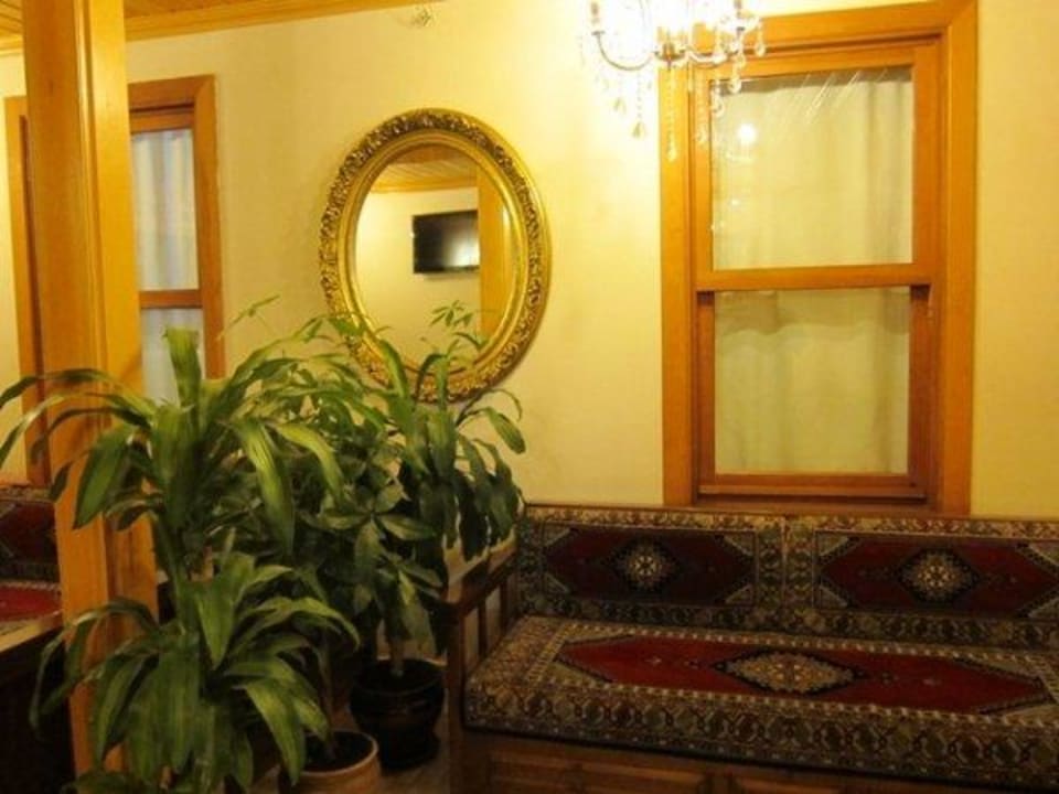 Lobby Hotel Omer Aga Konagi