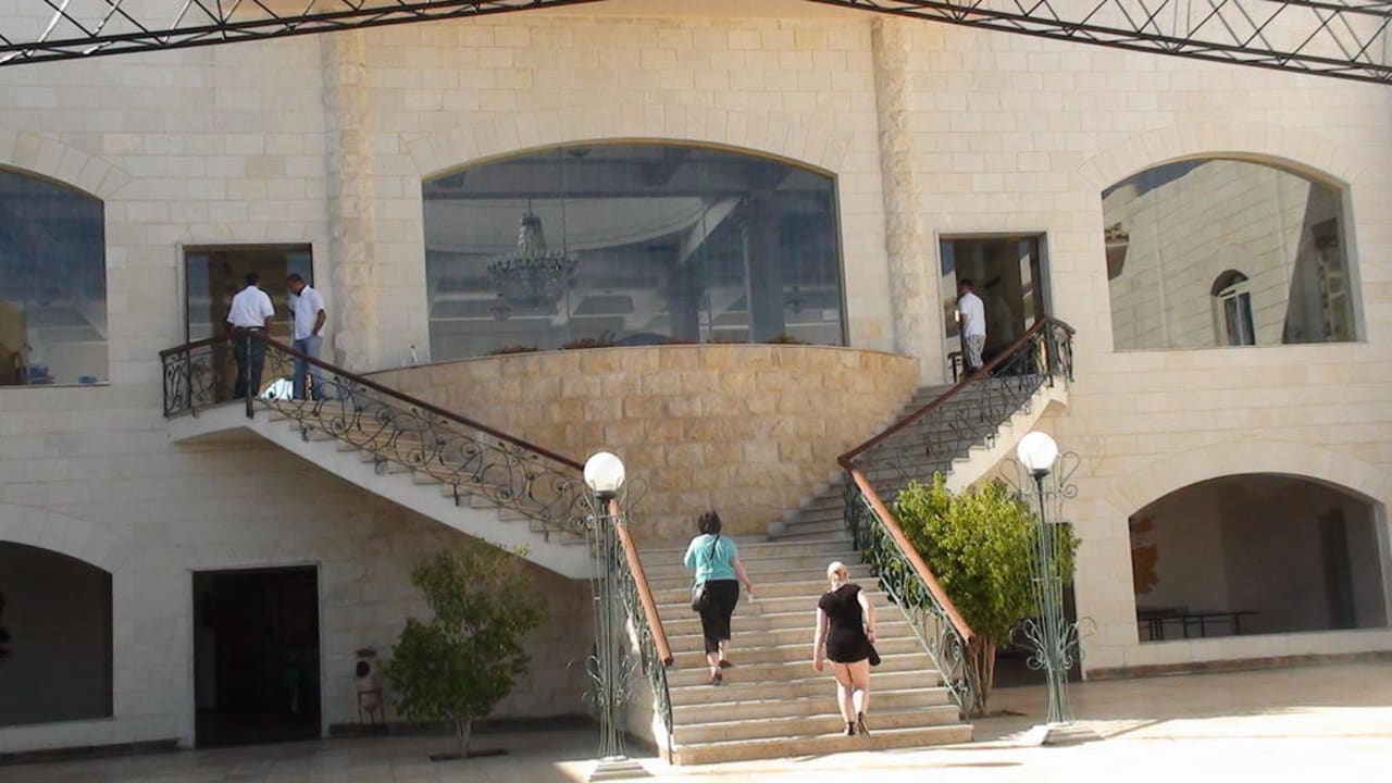 Wejście do lobby Brayka Bay Resort