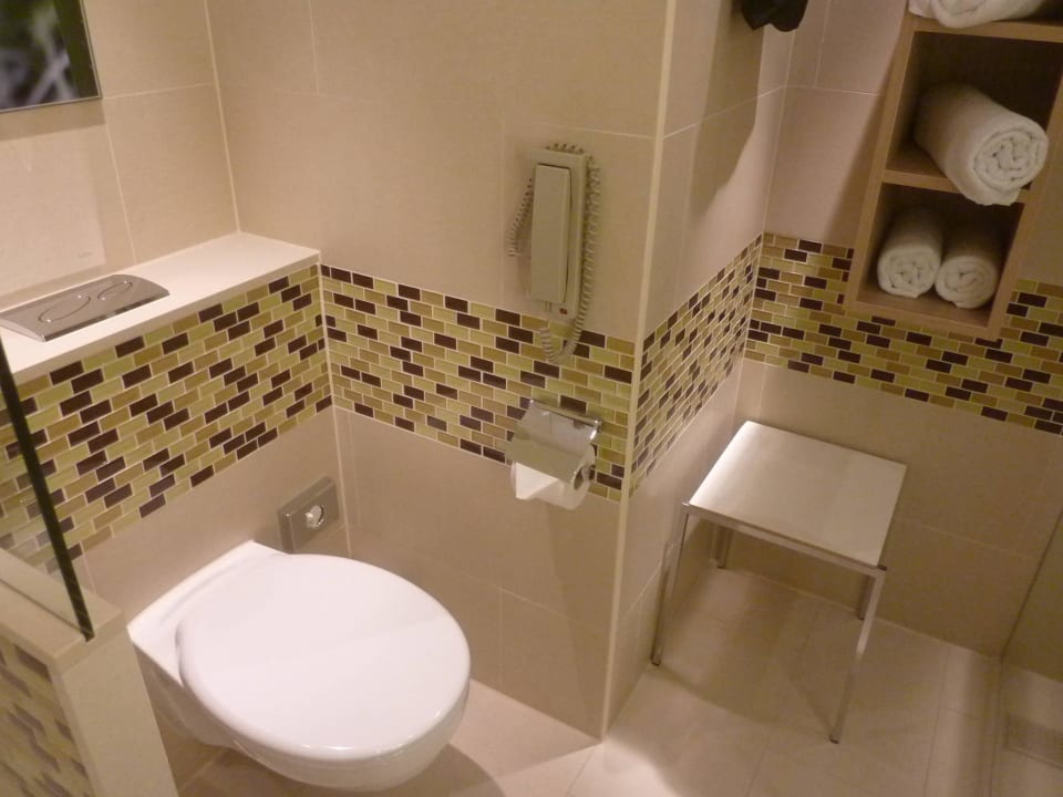 Bad Hilton Frankfurt Airport