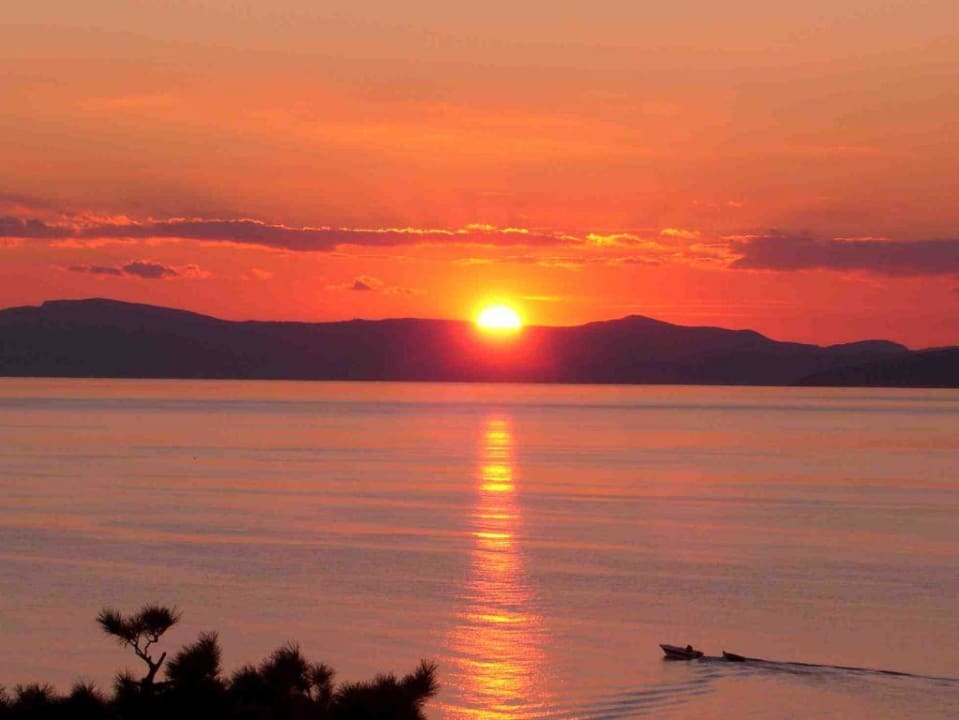 Sonnenuntergang von den Seaside Rooms Eagles Palace