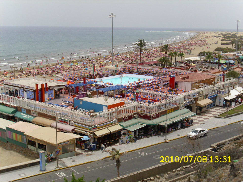 Einkaufszentrum,Bars etc. am Strand Abora Buenaventura by Lopesan Hotels