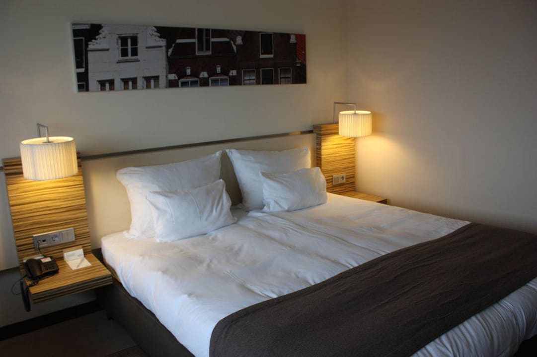 Bed (King-sized) in standard room Mövenpick Hotel Amsterdam City Centre