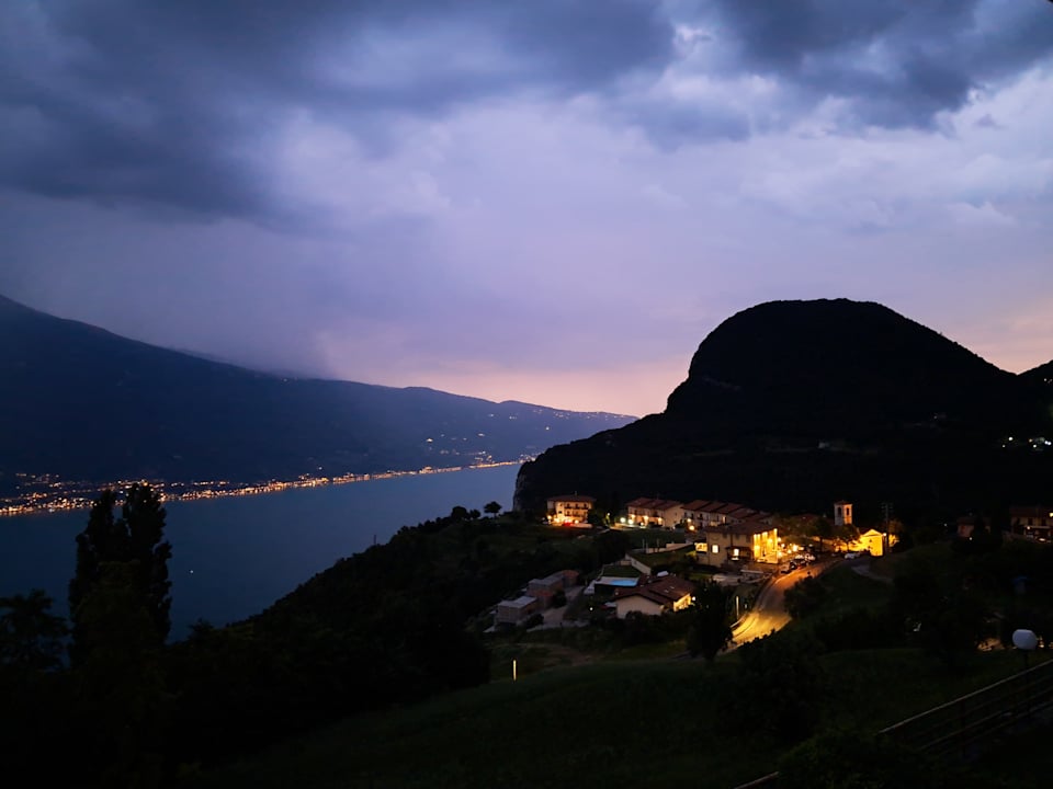 Ausblick Apartment Lago Gardasee - Pool, Natur und Seeblick
