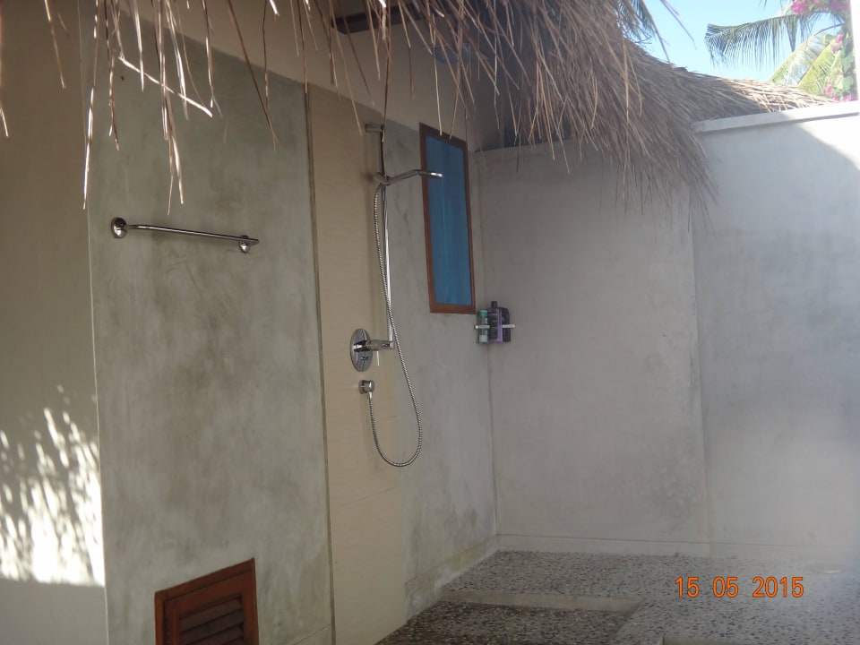 Deluxe Beach Villa mit Jacuzzi - Aussendusche Kuramathi Maldives