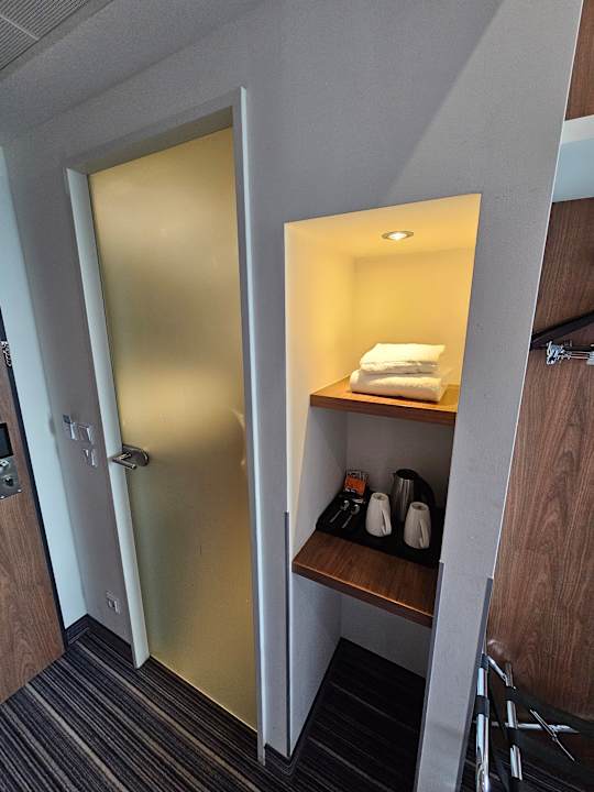 Zimmer Holiday Inn Express Friedrichshafen