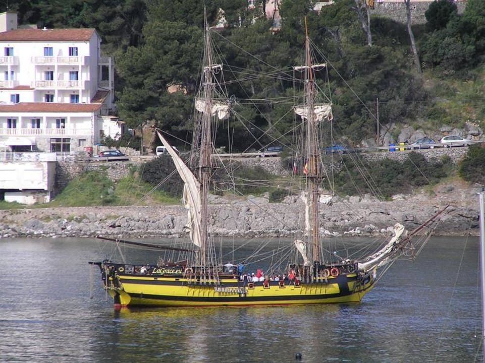 Piratenschiff im Hafen  Hotel Eden Soller