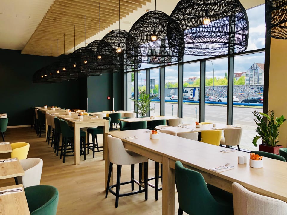 Gastro Hampton by Hilton Berlin City East Side Gallery
