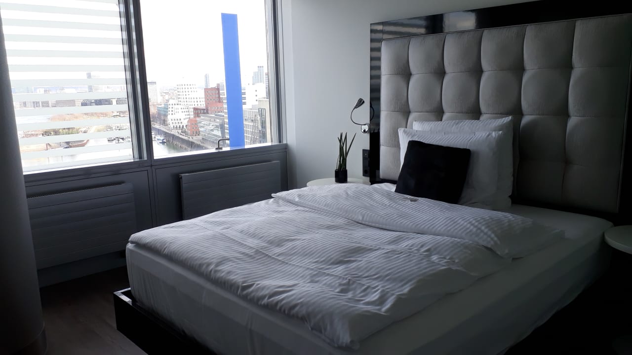 Zimmer INNSiDE by Meliá Düsseldorf Hafen