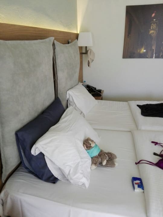 Zimmer Acharavi Beach Hotel