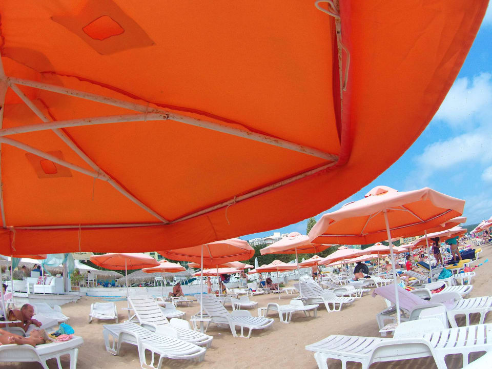 VerrosteterSonnenschirm Park Hotel Golden Beach