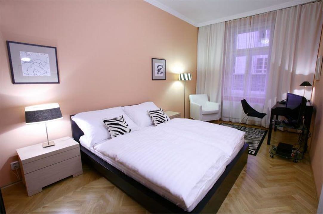 Room Hunger Wall Residence