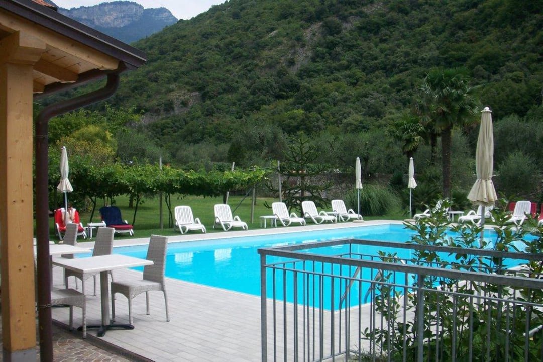 Pool im Garten AktivHotel SantaLucia