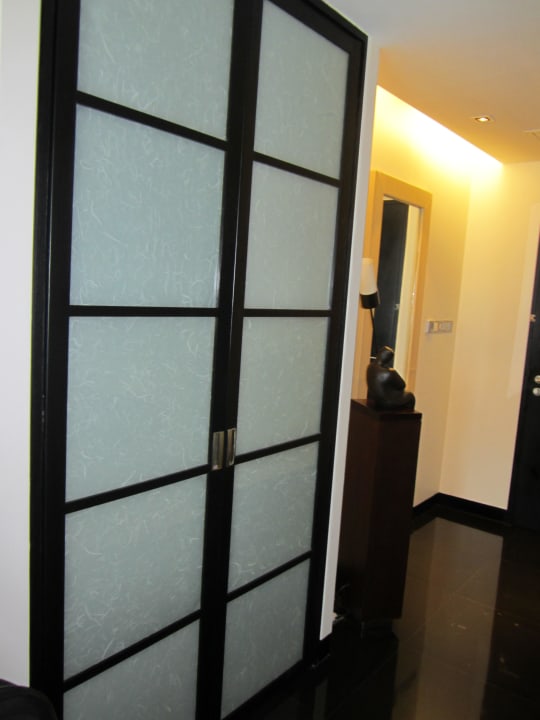 Kleiderschrank Kempinski Central Avenue Dubai