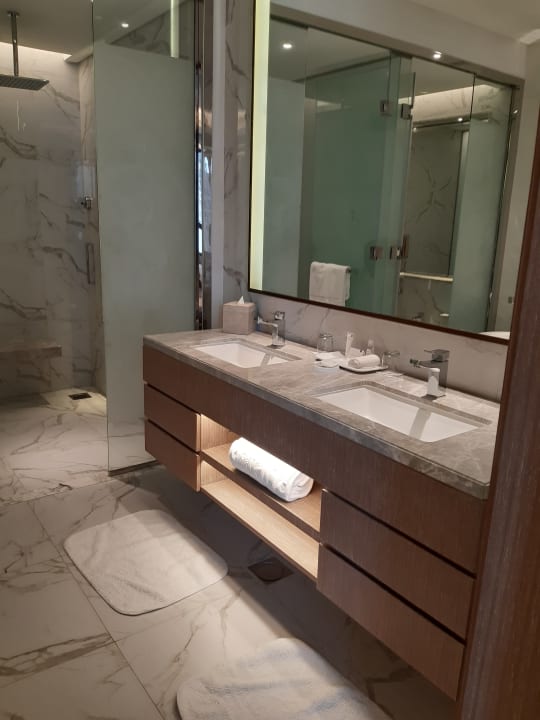 Zimmer Al Jaddaf Rotana Suite Hotel