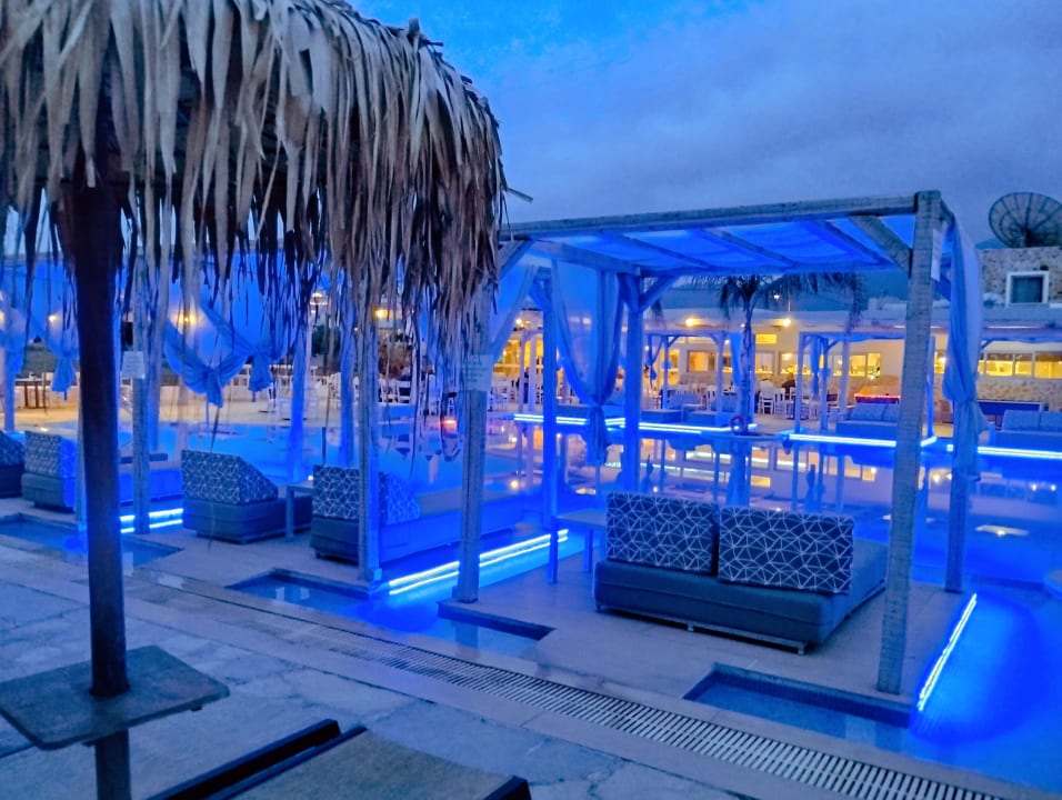 Pool Sunshine Hotel