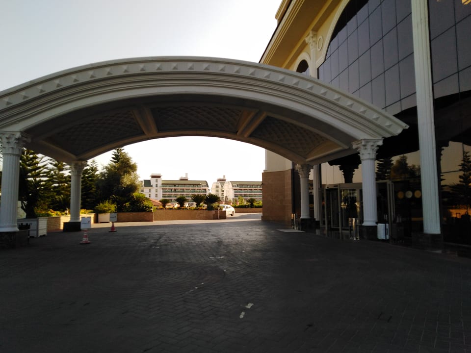 Außenansicht Kirman Belazur Resort & Spa