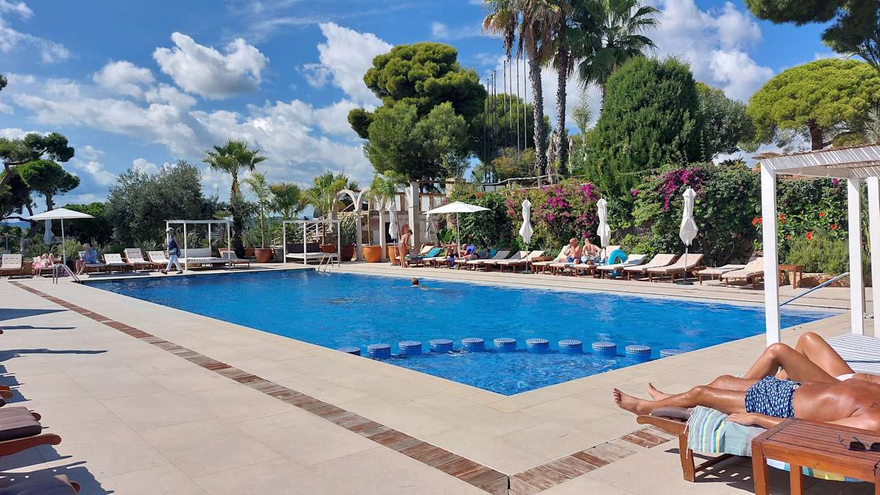 Pool Hotel Roger de Flor Seleqtta