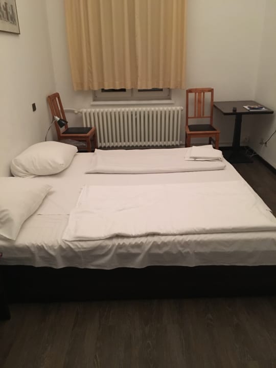 Zimmer Queen's Park Hotel