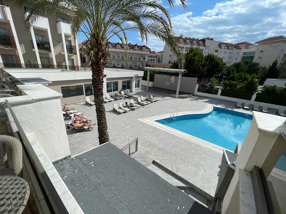 Pool Side Story Resort & Spa