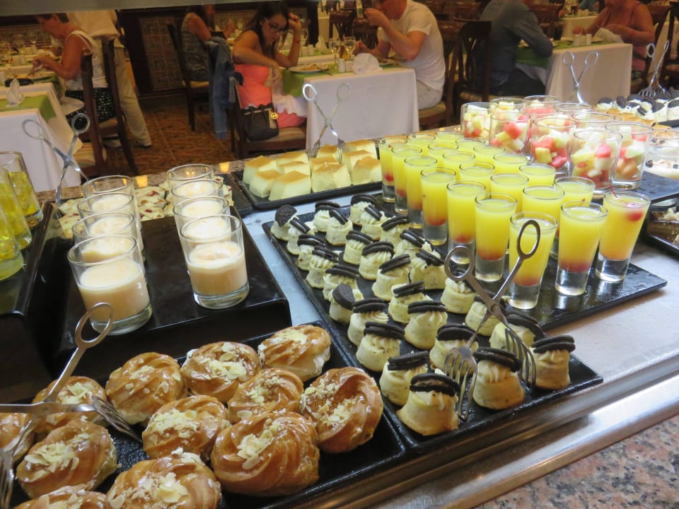 Nachspeisenbuffet am Abend Hotel Riu Tequila