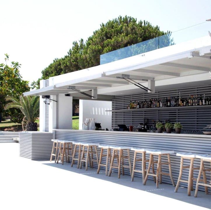 Poolbar The Bay Hotel & Suites