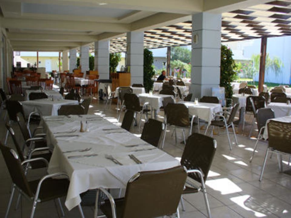 Aussenbereich beim Essen Hotel Zorbas Beach
