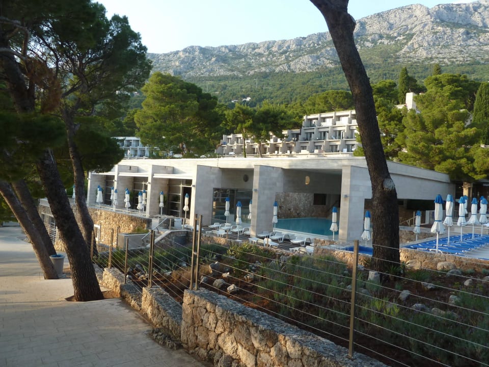 Außenpool und Hauptgebäude Bluesun Hotel Soline