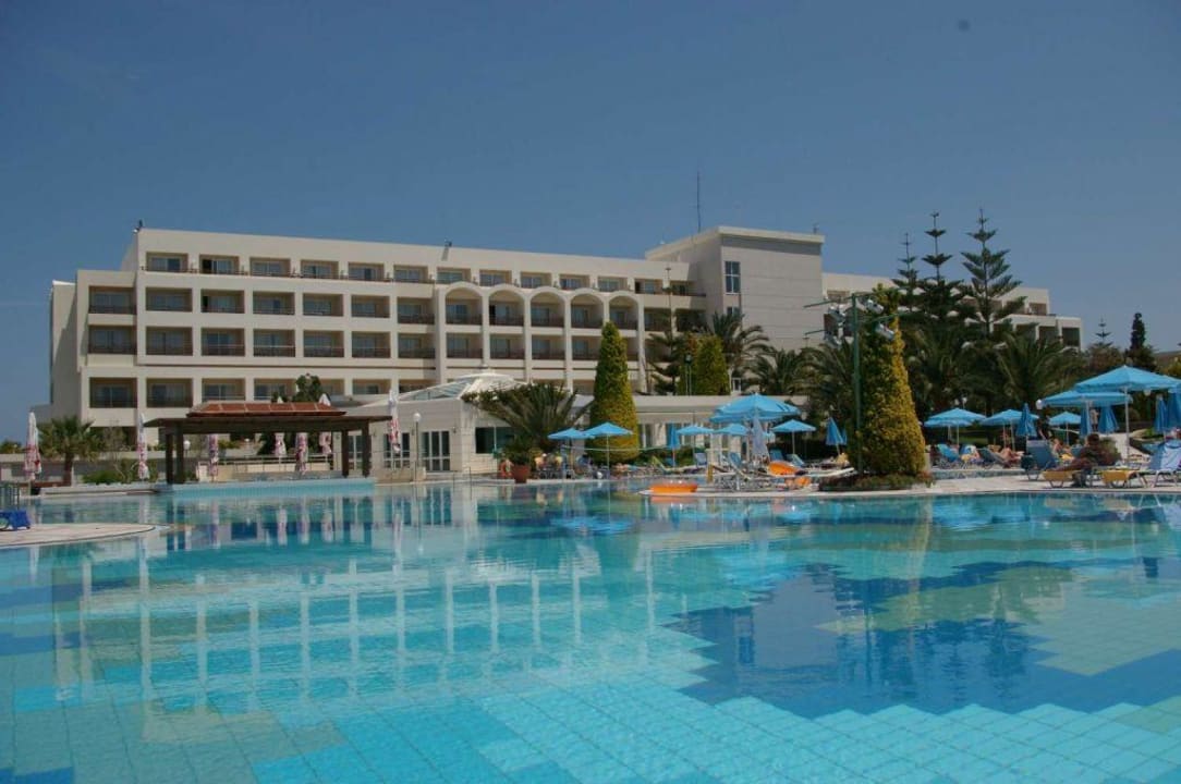 Widok na hotel, basen główny Iberostar Waves Creta Panorama & Mare