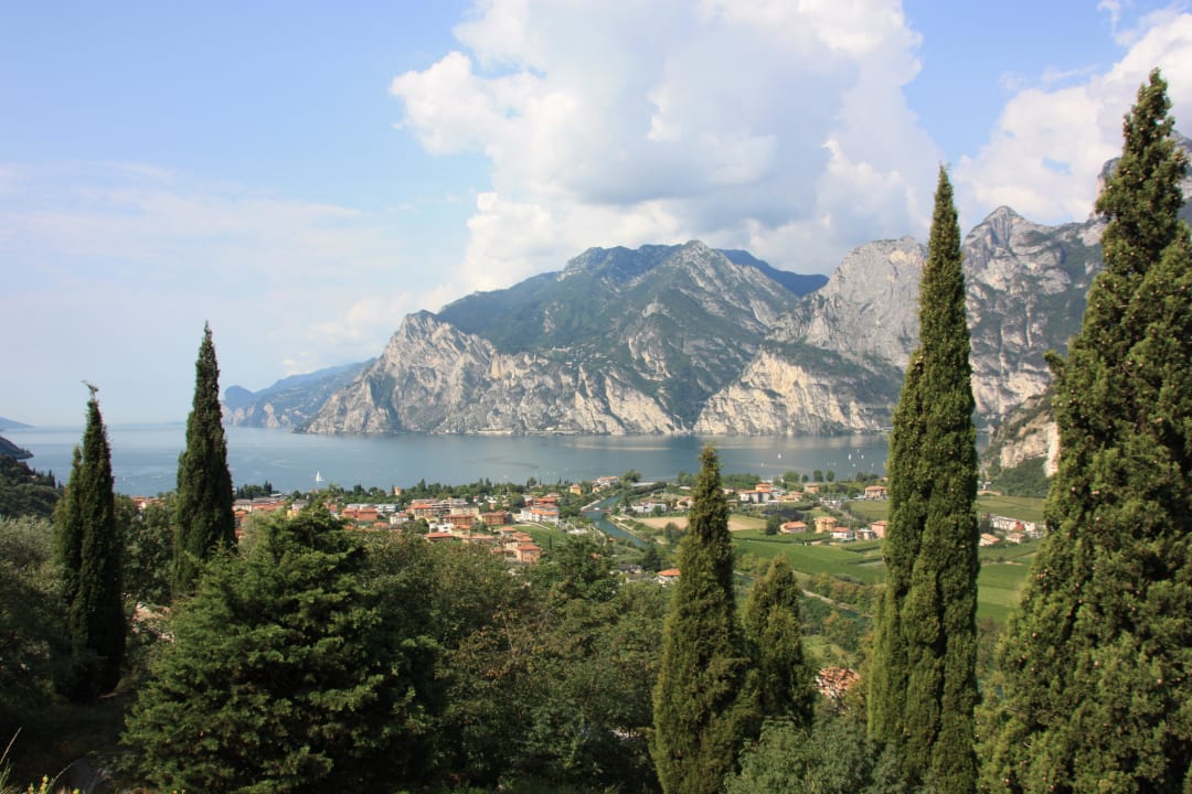Der Gardasee mit dem Örtchen Torbole. Hofer-Hof