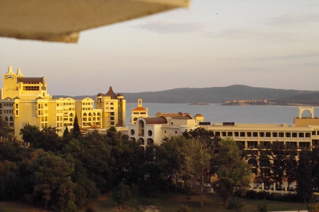 Blick auf das Meer in Richtung Hotel Marina Beach Duni Royal Pelican Resort