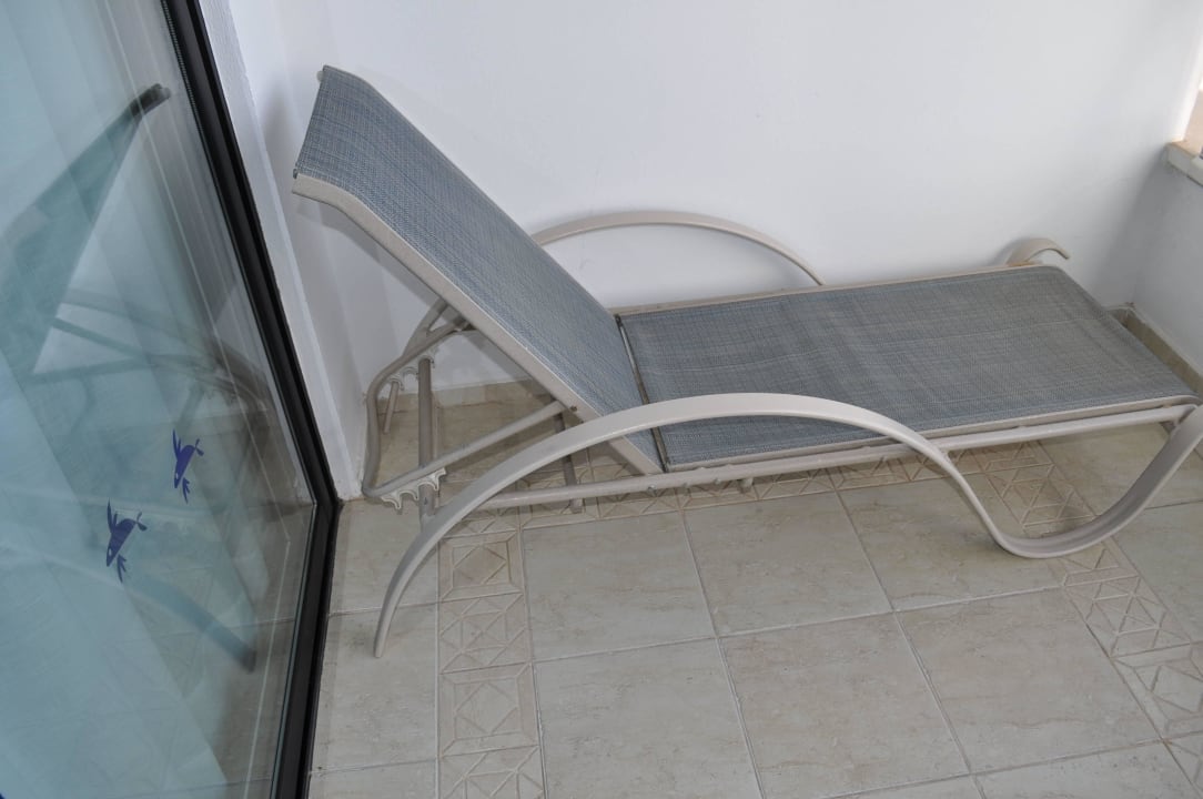 Balkon mit Liege Hotel Faro, a Lopesan Collection Hotel