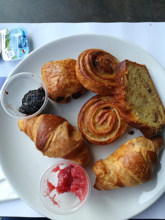 Gastro Crystal Springs Beach Hotel