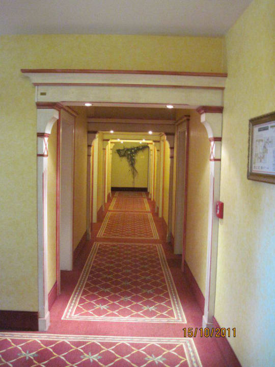 Gang zu den Zimmern Rugard Thermal Strandhotel