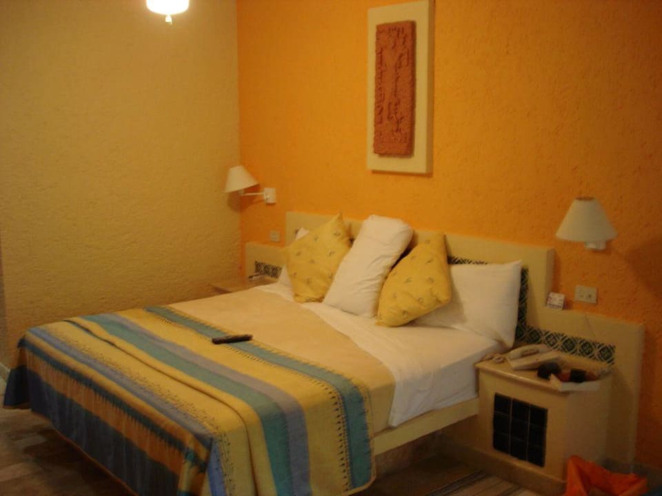 Schlafbereich im Standard-Doppelzimmer Iberostar Waves Tucan